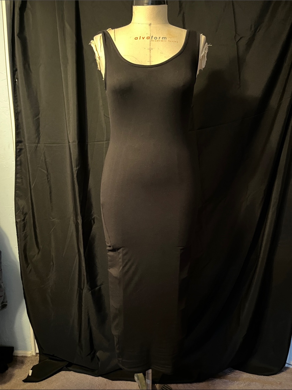 Sleek Black Scoop Neck Maxi Dress